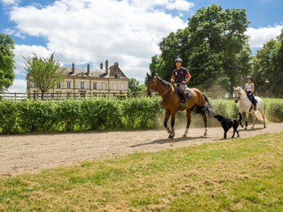 Paardrijvakantie vanuit een kasteel in het hart van Frankrijk Paardrijvakantie vanuit een kasteel in het hart van Frankrijk